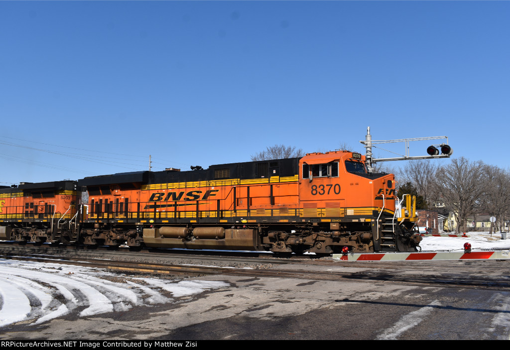 BNSF 8370